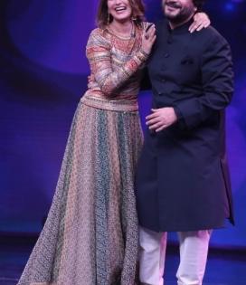 Goldie Behl gives a romantic performance with wifey Sonali Bendre on 'DID L'il Masters 5' | Goldie Behl gives a romantic performance with wifey Sonali Bendre on 'DID L'il Masters 5'