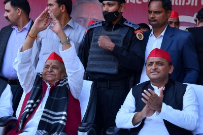 Battle for UP: Mulayam campaigns for Akhilesh in Mainpuri | Battle for UP: Mulayam campaigns for Akhilesh in Mainpuri Battle for UP: Mulayam campaigns for Akhilesh in Mainpuri | Battle for UP: Mulayam campaigns for Akhilesh in Mainpuri