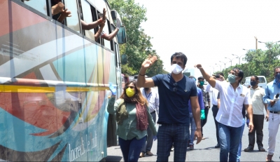 Sonu Sood arranges buses for migrant workers to send home in UP | Sonu Sood arranges buses for migrant workers to send home in UP