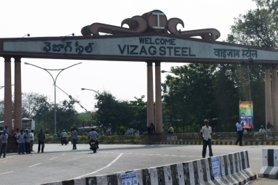 Centre makes another U-turn on Vizag Steel Plant, employees intensify protest | Centre makes another U-turn on Vizag Steel Plant, employees intensify protest