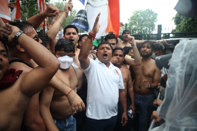 Youth Cong protests over phone tapping issue | Youth Cong protests over phone tapping issue
