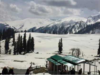 Demolition drive carried out in Gulmarg | Demolition drive carried out in Gulmarg Demolition drive carried out in Gulmarg | Demolition drive carried out in Gulmarg