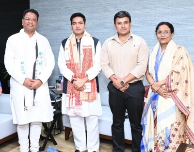 Congress' veteran Assam leader Ripun Bora joins Trinamool | Congress' veteran Assam leader Ripun Bora joins Trinamool