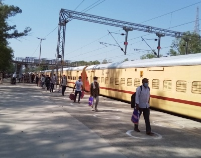 Shramik train with 1,296 passengers onboard leaves Chandigarh for Bihar | Shramik train with 1,296 passengers onboard leaves Chandigarh for Bihar