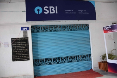 Banks rationalise branch operations to prevent Covid-19 spread | Banks rationalise branch operations to prevent Covid-19 spread Banks rationalise branch operations to prevent Covid-19 spread | Banks rationalise branch operations to prevent Covid-19 spread