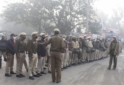 2 IPS officers deployed at Singhu border test Covid positive | 2 IPS officers deployed at Singhu border test Covid positive