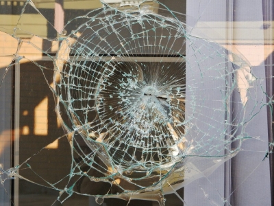 Sikh sentenced for smashing window with hockey stick in UK | Sikh sentenced for smashing window with hockey stick in UK