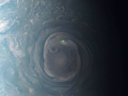 NASA's Juno mission captures lightning on Jupiter | NASA's Juno mission captures lightning on Jupiter