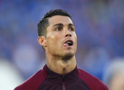 COVID-19: Ronaldo turns to books amidst lockdown | COVID-19: Ronaldo turns to books amidst lockdown