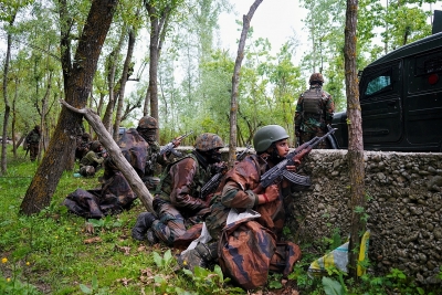 2 terrorists killed in gunfight in J&K's Pulwama | 2 terrorists killed in gunfight in J&K's Pulwama