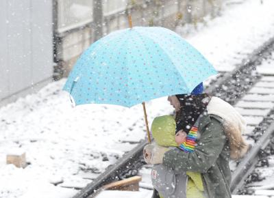 Heavy snow, powerful winds disrupt transportation in Japan | Heavy snow, powerful winds disrupt transportation in Japan