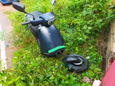 Front suspension of Ola Electric scooter broke while riding, claims user | Front suspension of Ola Electric scooter broke while riding, claims user