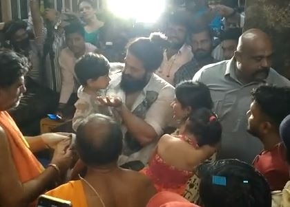 Super star Yash visits temple of family deity, hints at new project | Super star Yash visits temple of family deity, hints at new project