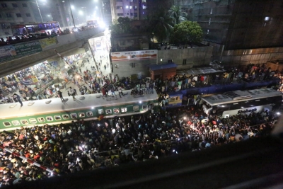 Dhaka rail link disrupted after bus-train collision | Dhaka rail link disrupted after bus-train collision