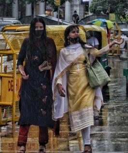 Delhi: Light rain gives respite but waterlogging too | Delhi: Light rain gives respite but waterlogging too