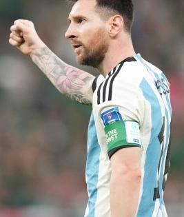 Messi, Fernandez goals guide Argentina to a 2-0 win over Mexico | Messi, Fernandez goals guide Argentina to a 2-0 win over Mexico