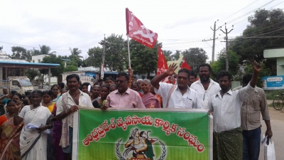 CPM cadres protest farm bills across Andhra Pradesh | CPM cadres protest farm bills across Andhra Pradesh