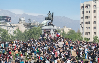 Anti-govt protesters return to Chilean capital | Anti-govt protesters return to Chilean capital