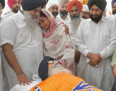 Badal's last journey: Scores of political dignitaries, supporters reach native village | Badal's last journey: Scores of political dignitaries, supporters reach native village