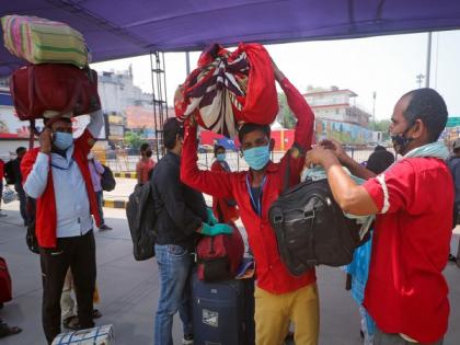 Medical facilities, free education for children of porters: Railway Minister to Rajya Sabha | Medical facilities, free education for children of porters: Railway Minister to Rajya Sabha