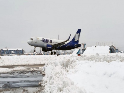 J-K snowfall: Snirgar Airport cancels 8 flights | J-K snowfall: Snirgar Airport cancels 8 flights