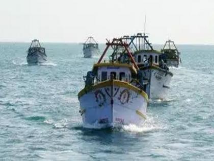 Sri Lankan Navy apprehends 16 fishermen belonging to Tamil Nadu: Police | Sri Lankan Navy apprehends 16 fishermen belonging to Tamil Nadu: Police