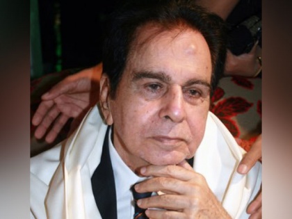 Dilip Kumar is on oxygen support, 'not on ventilator', confirms his doctor | Dilip Kumar is on oxygen support, 'not on ventilator', confirms his doctor