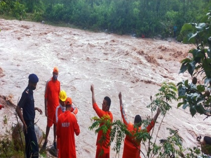 2 dead, 10 missing, 20 stranded in Himachal flash-floods | 2 dead, 10 missing, 20 stranded in Himachal flash-floods