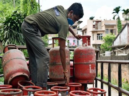 Commercial LPG cylinder prices increased by Rs 105 | Commercial LPG cylinder prices increased by Rs 105