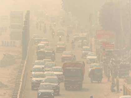 Delhi's air quality stagnant in 'very poor' category, AQI stands at 385 | Delhi's air quality stagnant in 'very poor' category, AQI stands at 385