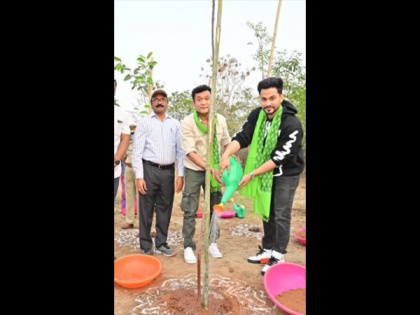 Kunal Kemmu participates in Green India challenge, plants sapling in Hyderabad | Kunal Kemmu participates in Green India challenge, plants sapling in Hyderabad