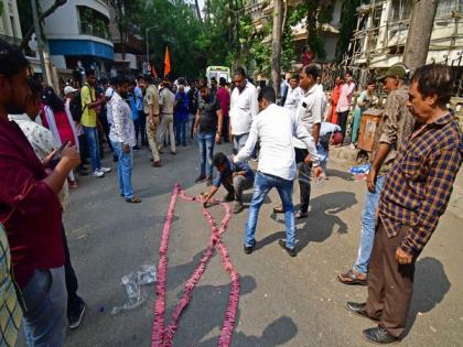 Hanuman Chalisa row: Court grants bail to 16 Sena workers held for ruckus at Navneet Rana's residence | Hanuman Chalisa row: Court grants bail to 16 Sena workers held for ruckus at Navneet Rana's residence