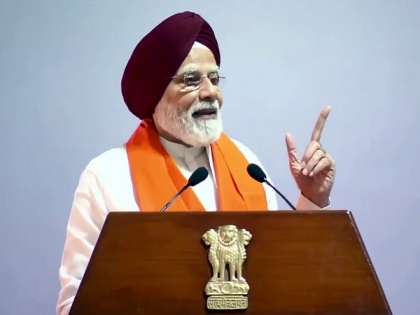 PM hosts Sikh delegation at his residence, says Gurus have taught courage and service | PM hosts Sikh delegation at his residence, says Gurus have taught courage and service