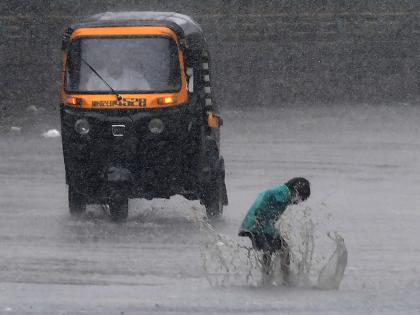 Heavy rain lashes Mumbai again, low-lying areas waterlogged | Heavy rain lashes Mumbai again, low-lying areas waterlogged Heavy rain lashes Mumbai again, low-lying areas waterlogged | Heavy rain lashes Mumbai again, low-lying areas waterlogged