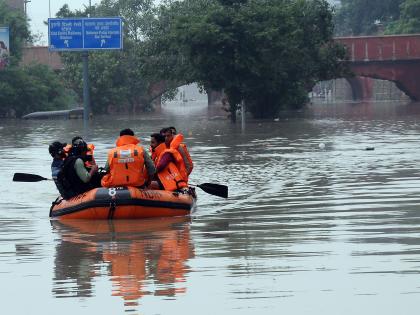 Parts of Delhi remain flooded despite slight decrease in Yamuna water level | Parts of Delhi remain flooded despite slight decrease in Yamuna water level Parts of Delhi remain flooded despite slight decrease in Yamuna water level | Parts of Delhi remain flooded despite slight decrease in Yamuna water level