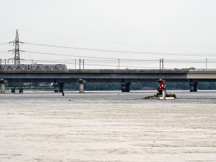 Delhi: Yamuna flowing above danger mark, water level reaches 206.35 meters | Delhi: Yamuna flowing above danger mark, water level reaches 206.35 meters Delhi: Yamuna flowing above danger mark, water level reaches 206.35 meters | Delhi: Yamuna flowing above danger mark, water level reaches 206.35 meters