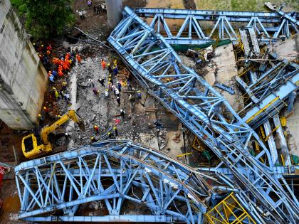 Maharashtra crane crash toll shoots up to 20, 3 more critical | Maharashtra crane crash toll shoots up to 20, 3 more critical Maharashtra crane crash toll shoots up to 20, 3 more critical | Maharashtra crane crash toll shoots up to 20, 3 more critical