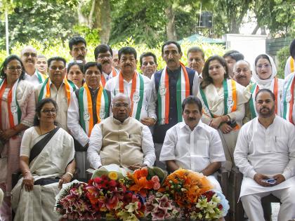 Several prominent leaders of Azad's DPAP & AAP from J&K join Congress | Several prominent leaders of Azad's DPAP & AAP from J&K join Congress Several prominent leaders of Azad's DPAP & AAP from J&K join Congress | Several prominent leaders of Azad's DPAP & AAP from J&K join Congress