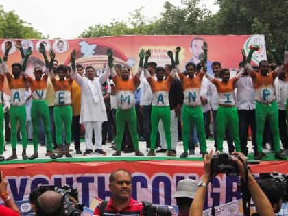 Youth Congress stages protest against govt | Youth Congress stages protest against govt