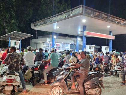 People face hassles owing to non-availability of fuel in Punjab, Haryana | People face hassles owing to non-availability of fuel in Punjab, Haryana