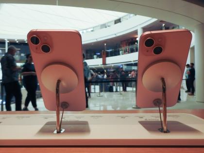 Apple logs $43.8 bn in iPhone sales, new September quarter record | Apple logs $43.8 bn in iPhone sales, new September quarter record