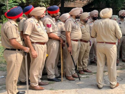 Gangster tries to flee from police custody, shot dead in Amritsar | Gangster tries to flee from police custody, shot dead in Amritsar Gangster tries to flee from police custody, shot dead in Amritsar | Gangster tries to flee from police custody, shot dead in Amritsar