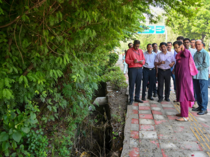 Atishi asks PWD Principal Secy to repair all the potholes in Delhi by Dec 31 | Atishi asks PWD Principal Secy to repair all the potholes in Delhi by Dec 31