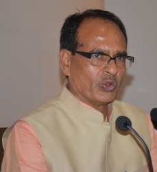 In 'parting speech style', CM Chouhan thanks bureaucrats for co-operation, recalls 4th term oath | In 'parting speech style', CM Chouhan thanks bureaucrats for co-operation, recalls 4th term oath In 'parting speech style', CM Chouhan thanks bureaucrats for co-operation, recalls 4th term oath | In 'parting speech style', CM Chouhan thanks bureaucrats for co-operation, recalls 4th term oath