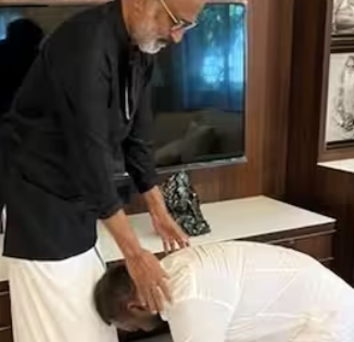 Raghava Lawrence touches Rajinikanth's feet to seek blessing | Raghava Lawrence touches Rajinikanth's feet to seek blessing