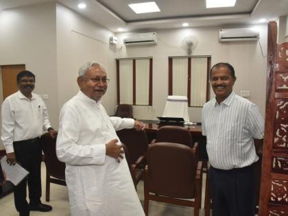 Bihar CM makes surprise check on ministers, finds several missing from office | Bihar CM makes surprise check on ministers, finds several missing from office Bihar CM makes surprise check on ministers, finds several missing from office | Bihar CM makes surprise check on ministers, finds several missing from office
