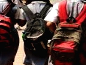 Ex-student enters school in old uniform to harass minor student | Ex-student enters school in old uniform to harass minor student Ex-student enters school in old uniform to harass minor student | Ex-student enters school in old uniform to harass minor student