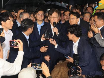 S.Korean court rejects arrest warrant for oppn leader over corruption charges | S.Korean court rejects arrest warrant for oppn leader over corruption charges S.Korean court rejects arrest warrant for oppn leader over corruption charges | S.Korean court rejects arrest warrant for oppn leader over corruption charges