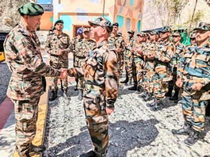 Northern Command chief visits forward areas in Ladakh | Northern Command chief visits forward areas in Ladakh