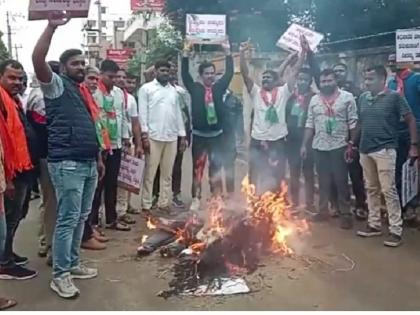 K’taka bandh: Activists try to barge into B’luru airport, detained | K’taka bandh: Activists try to barge into B’luru airport, detained K’taka bandh: Activists try to barge into B’luru airport, detained | K’taka bandh: Activists try to barge into B’luru airport, detained